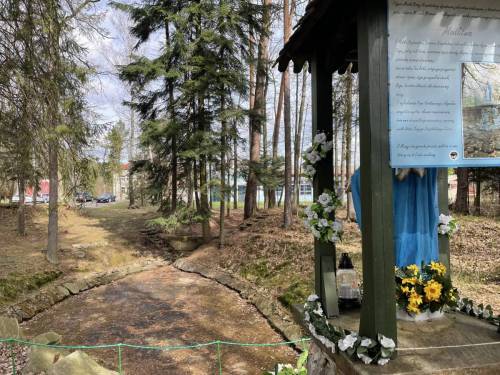Niecka w kształcie serca po wyschniętym źródle Stefan